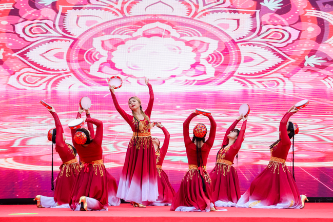 民族舞《美丽的新疆姑娘》