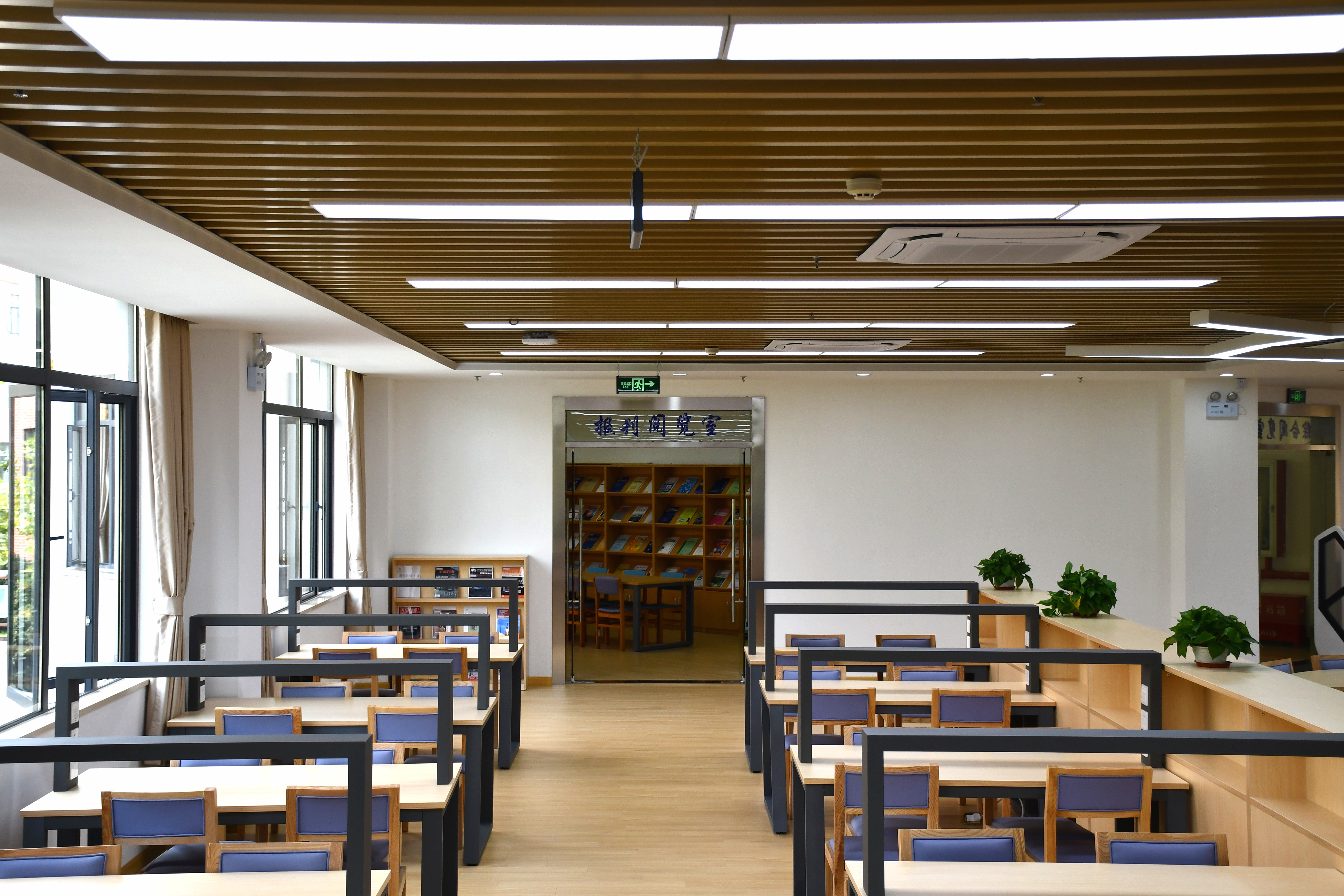 360个人图书馆阅览室图片